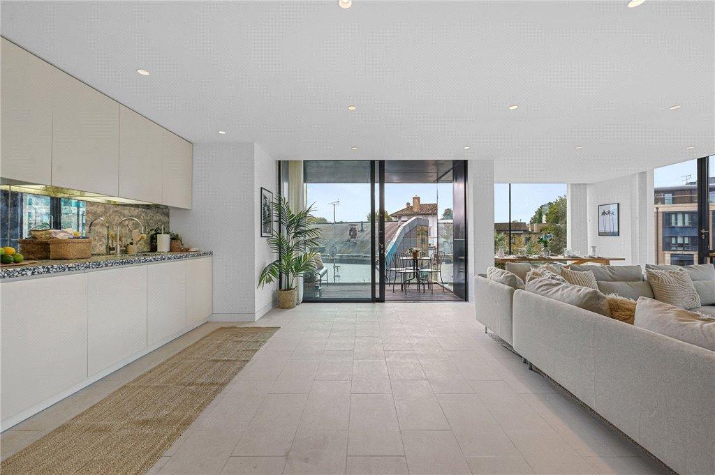 Kitchen/ Reception