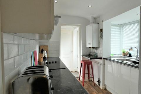 3 bedroom house share to rent, Refinery Street, Newcastle-under-Lyme, Staffordshire, ST5 1LJ