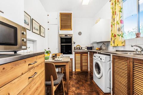 Flat 11, Newbury House Hallfield Estate, London, W2 6HH