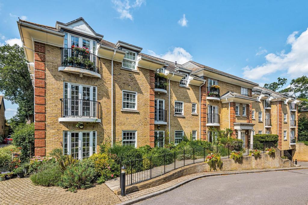 Oatlands Avenue, Weybridge, KT13 2 bed apartment £550,000