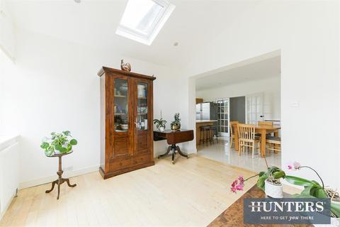 50 Wilverley Crescent, New Malden, KT3 5LW