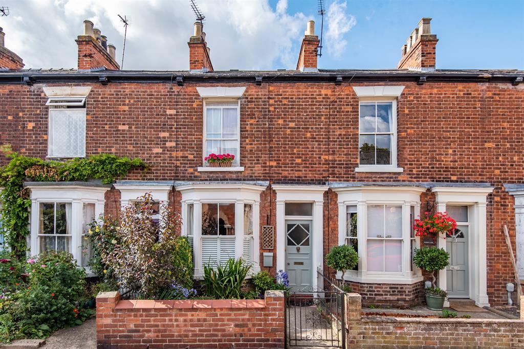 Wood Lane, Beverley, East Yorkshire, HU17 8BS 2 bed terraced house for