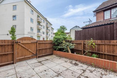 30 Haygreen Close, Kingston Upon Thames, KT2 7TS