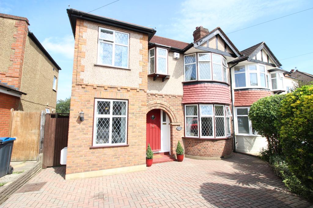 Highdown, Worcester Park KT4 4 bed semidetached house £800,000