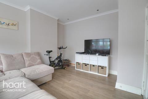 92 Ravenscourt Grove, Hornchurch, RM12 6HH
