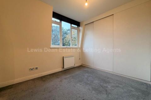 2 bedroom apartment to rent, Chinegate Manor, Bournemouth, Dorset.