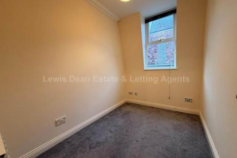 2 bedroom apartment to rent, Chinegate Manor, Bournemouth, Dorset.