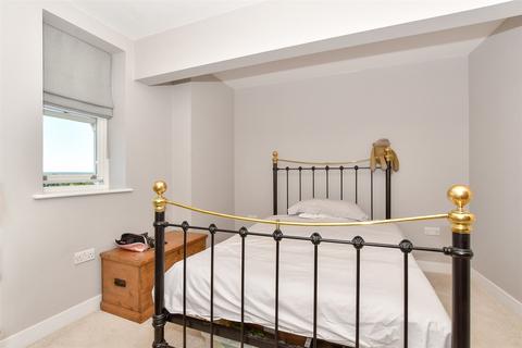 2 bedroom flat for sale, High Street, Tenterden, Kent