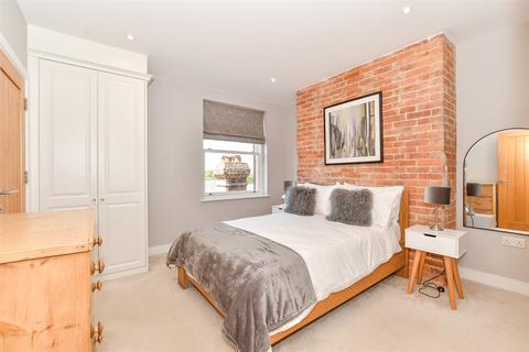 2 bedroom flat for sale, High Street, Tenterden, Kent