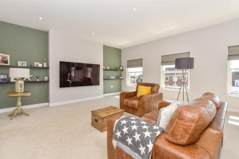 2 bedroom flat for sale, High Street, Tenterden, Kent