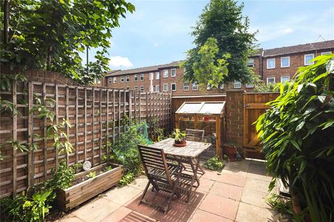 17 Beeston Close, London, E8 2HG