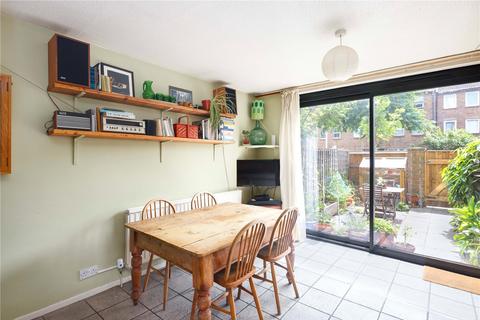 17 Beeston Close, London, E8 2HG