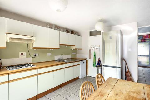 17 Beeston Close, London, E8 2HG