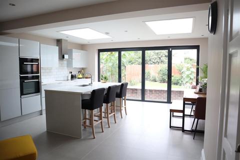 90 Moulton Avenue, Hounslow, TW3 4LJ