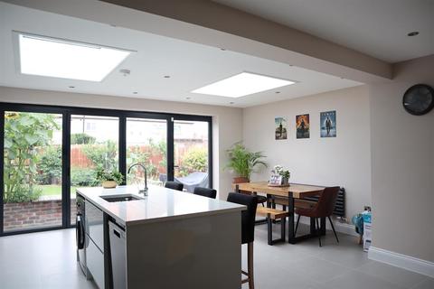 90 Moulton Avenue, Hounslow, TW3 4LJ