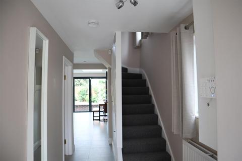 90 Moulton Avenue, Hounslow, TW3 4LJ