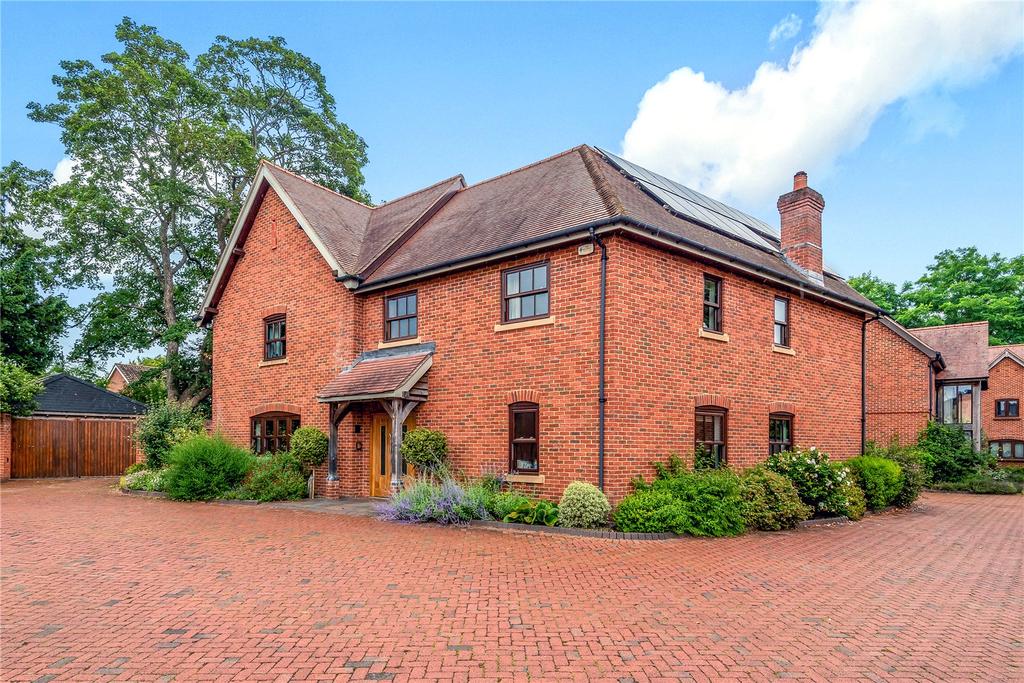 Linden Gardens, Romsey, Hampshire, SO51 4 bed detached house £1,495,000