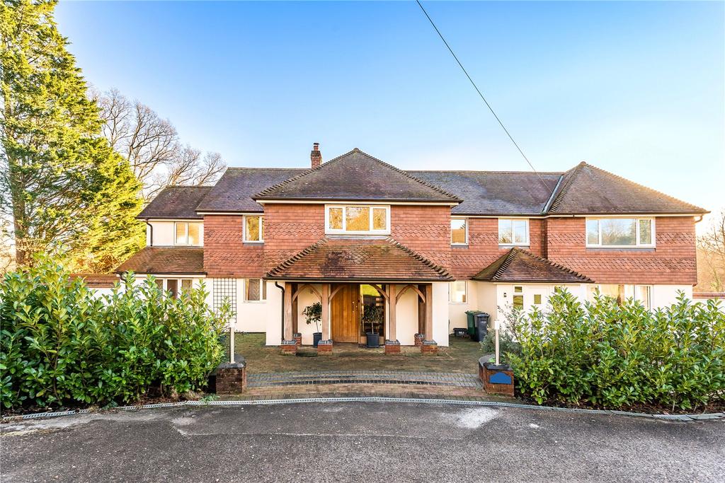 Salterns Lane, Bursledon, Southampton, Hampshire, SO31 5 bed detached