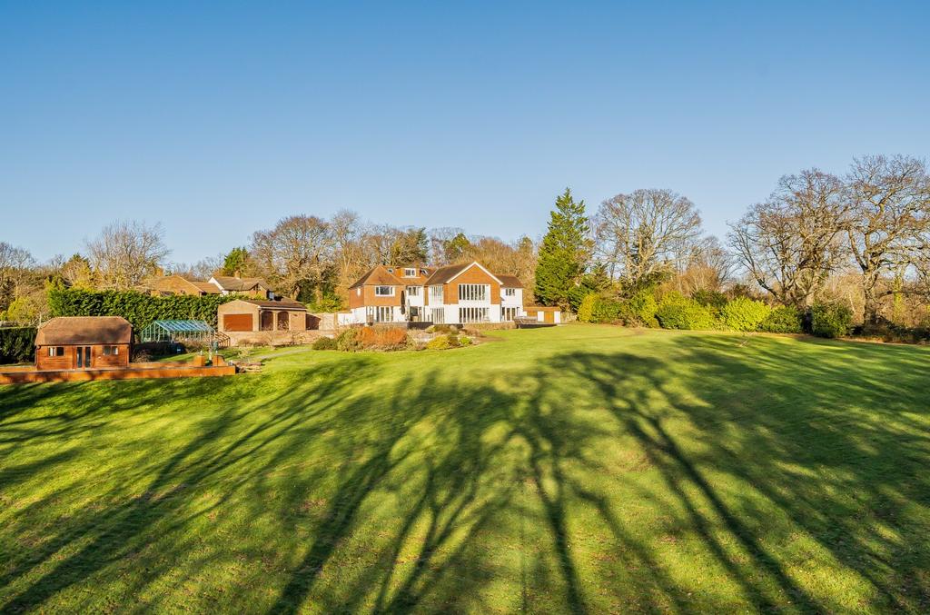 Salterns Lane, Bursledon, Southampton, Hampshire, SO31 5 bed detached
