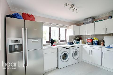 16 Barham Road, Stevenage, SG2 9HX