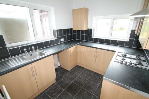 2 bedroom house to rent, Feeches Road, Southend
