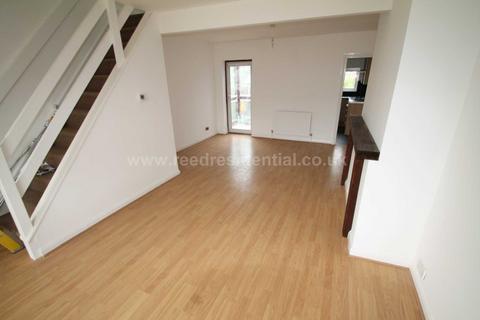 2 bedroom house to rent, Feeches Road, Southend