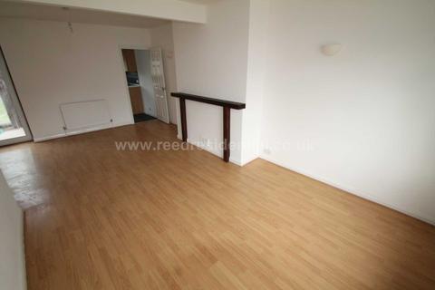 2 bedroom house to rent, Feeches Road, Southend