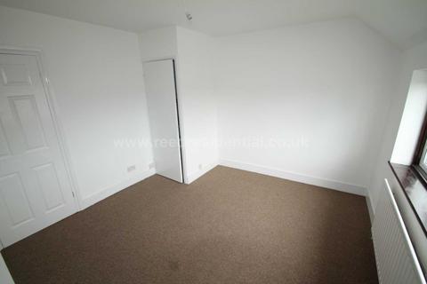 2 bedroom house to rent, Feeches Road, Southend