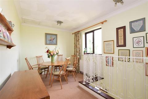 30 Castle Street, Upnor, Rochester, ME2 4XR