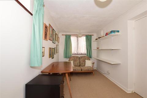 30 Castle Street, Upnor, Rochester, ME2 4XR