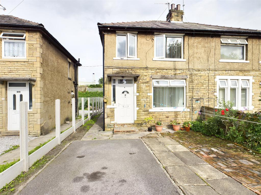 Dalcross Grove, Bradford, BD5 3 bed semidetached house £100,000