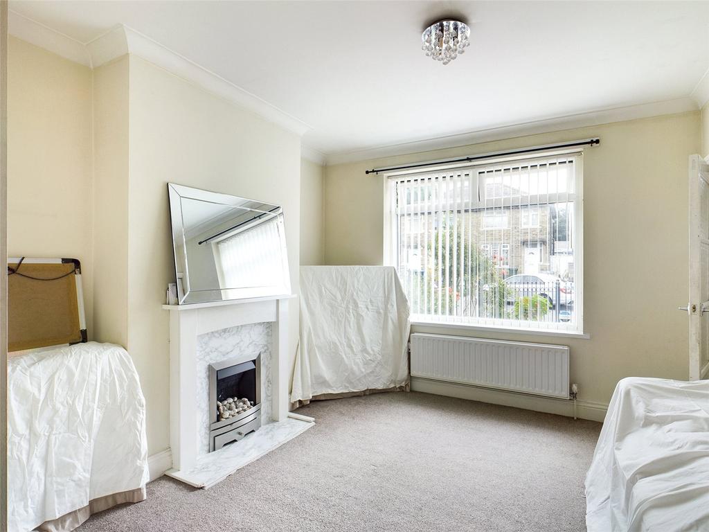 Dalcross Grove, Bradford, BD5 3 bed semidetached house £100,000