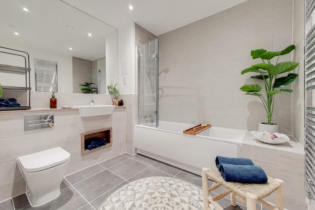 8 Bathroom-0-min 16.jpg