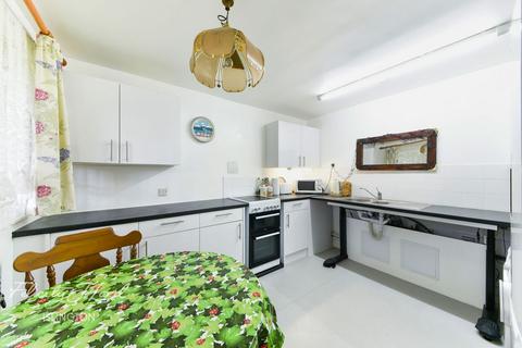 6 Spring Gardens, London, N5 2DT