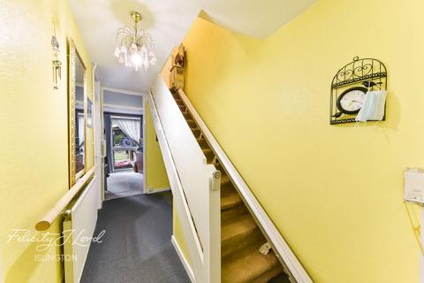 6 Spring Gardens, London, N5 2DT
