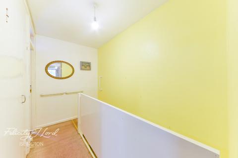 6 Spring Gardens, London, N5 2DT