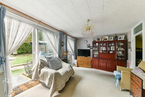 6 Spring Gardens, London, N5 2DT
