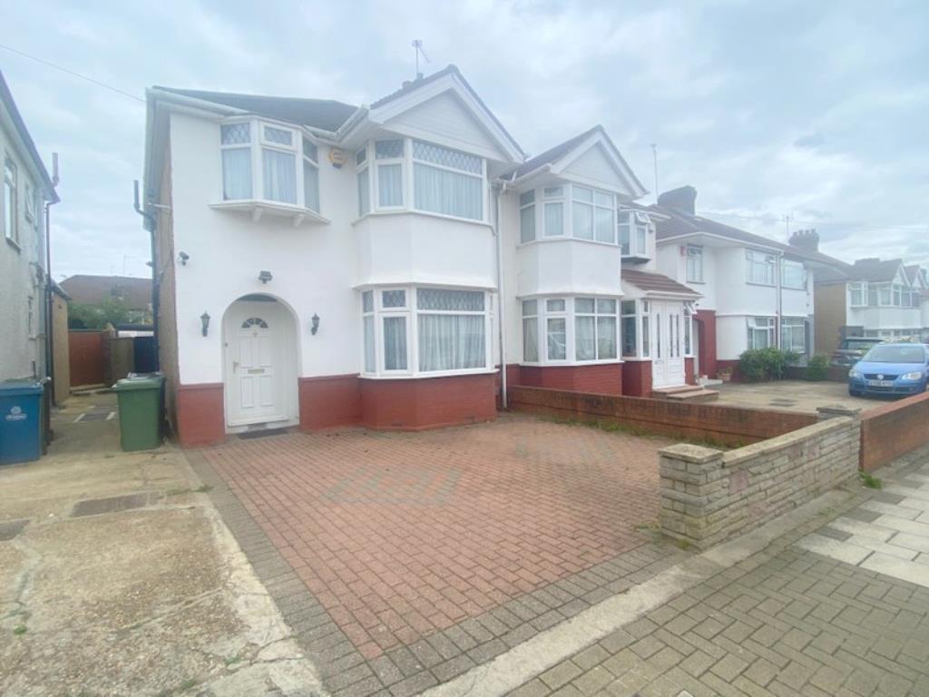 Portland Crescent, Stanmore, Middlesex, HA7 4 bed semidetached house