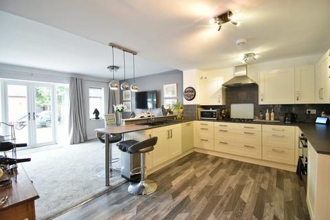 10 Fairham Road, Stretton, Burton-on-trent, DE13 0BS