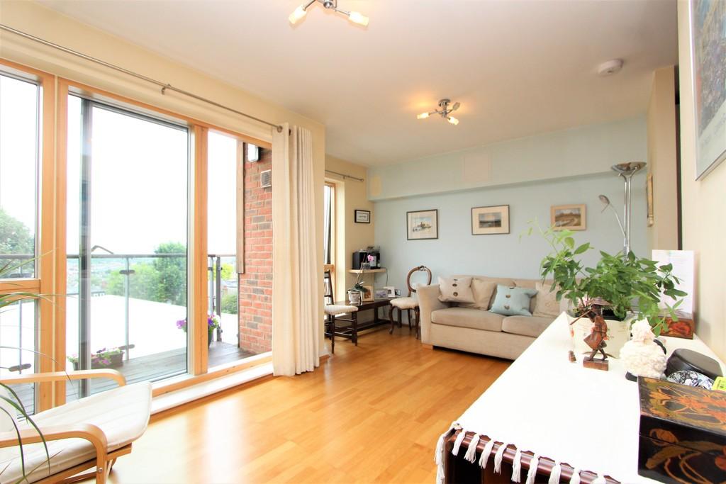 Saxon Chase, Dickenson Road, Crouch End 1 bed apartment £1,400 pcm (£