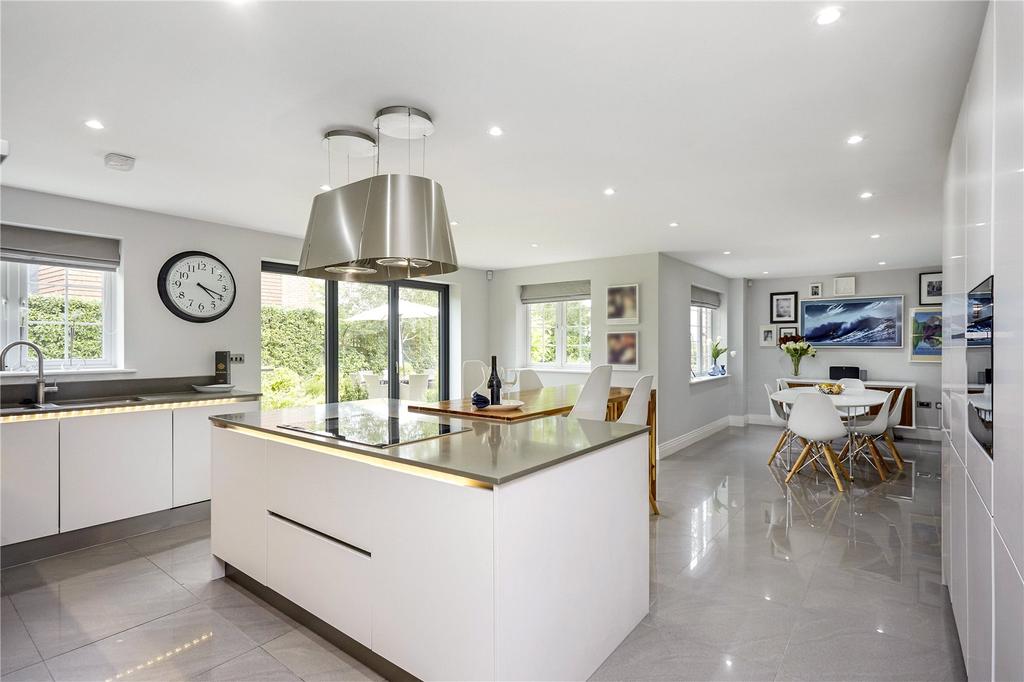 Kitchen/ Dining Room