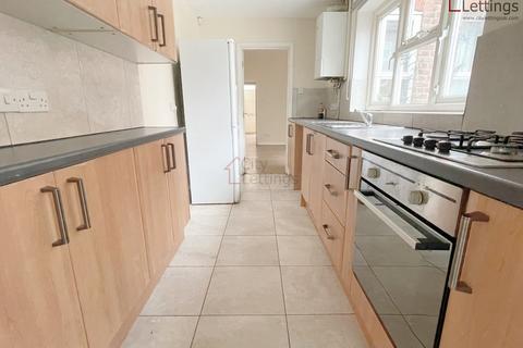 2 bedroom terraced house to rent, Myrtle Avenue, Nottingham