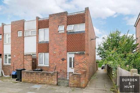 10 Friston Path, Chigwell, IG7 4BW