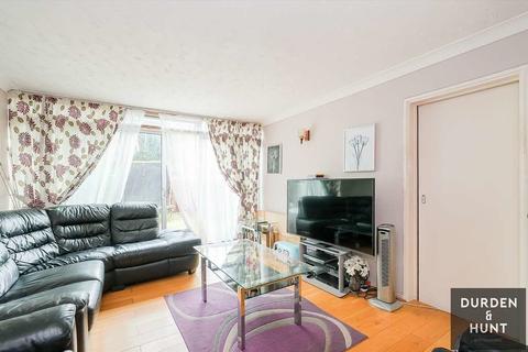 10 Friston Path, Chigwell, IG7 4BW