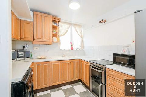 10 Friston Path, Chigwell, IG7 4BW