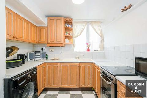 10 Friston Path, Chigwell, IG7 4BW