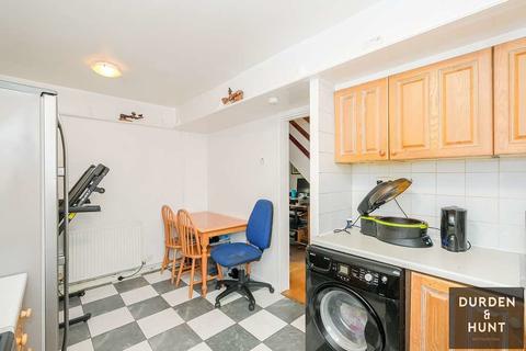 10 Friston Path, Chigwell, IG7 4BW