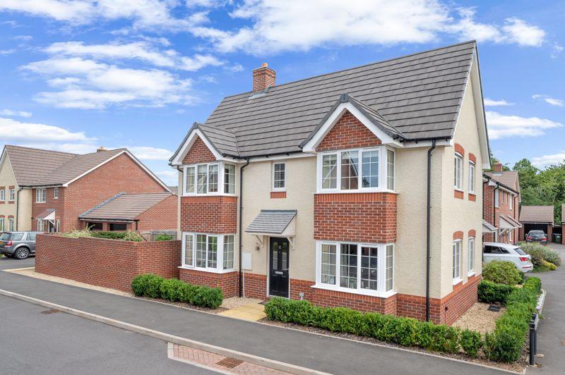 Bomford Way, Evesham 3 bed semidetached house £320,000