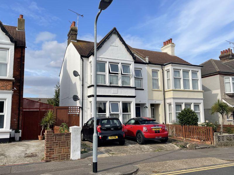 Ambleside Drive, SouthendOnSea 2 bed flat £210,000