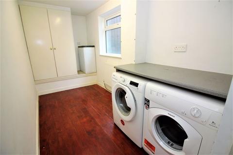 16 Templars Close, Greetland, Halifax, HX4 8QE
